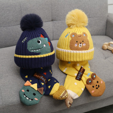 Комплекты шарфов, перчаток и шапок фото