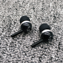 Наушники и аксессуары фото