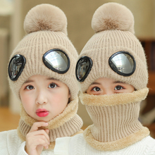 Комплекты шарфов, перчаток и шапок фото